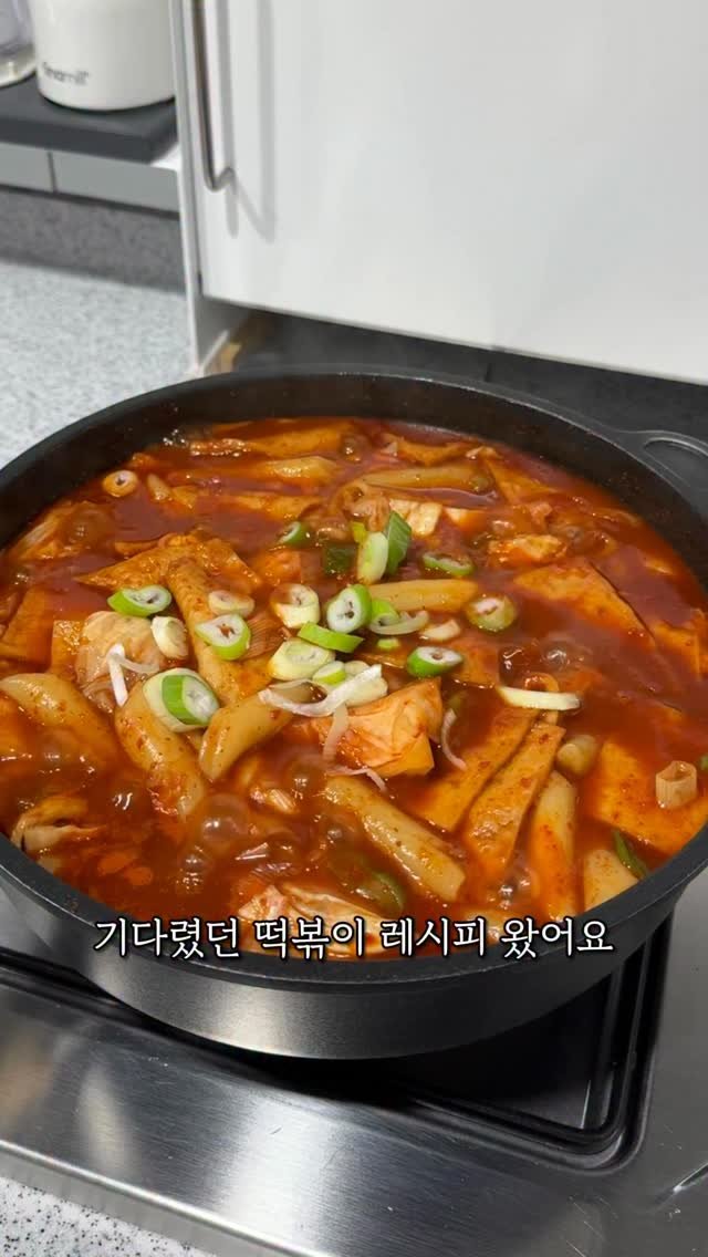 riwon_home 게시물 이미지: 떡볶이는 밥만큼 자주 먹어도 질리지 않더라구요
떡볶이 짝꿍 납작만두도...