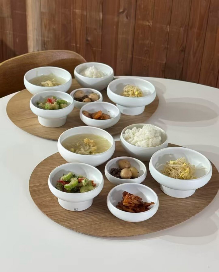 riwon_home 게시물 이미지: 솔솔푸른솔 세트구성이랑
메인메뉴담기좋은 오목볼, 타원통굽접시, 양면굽접시
따로...