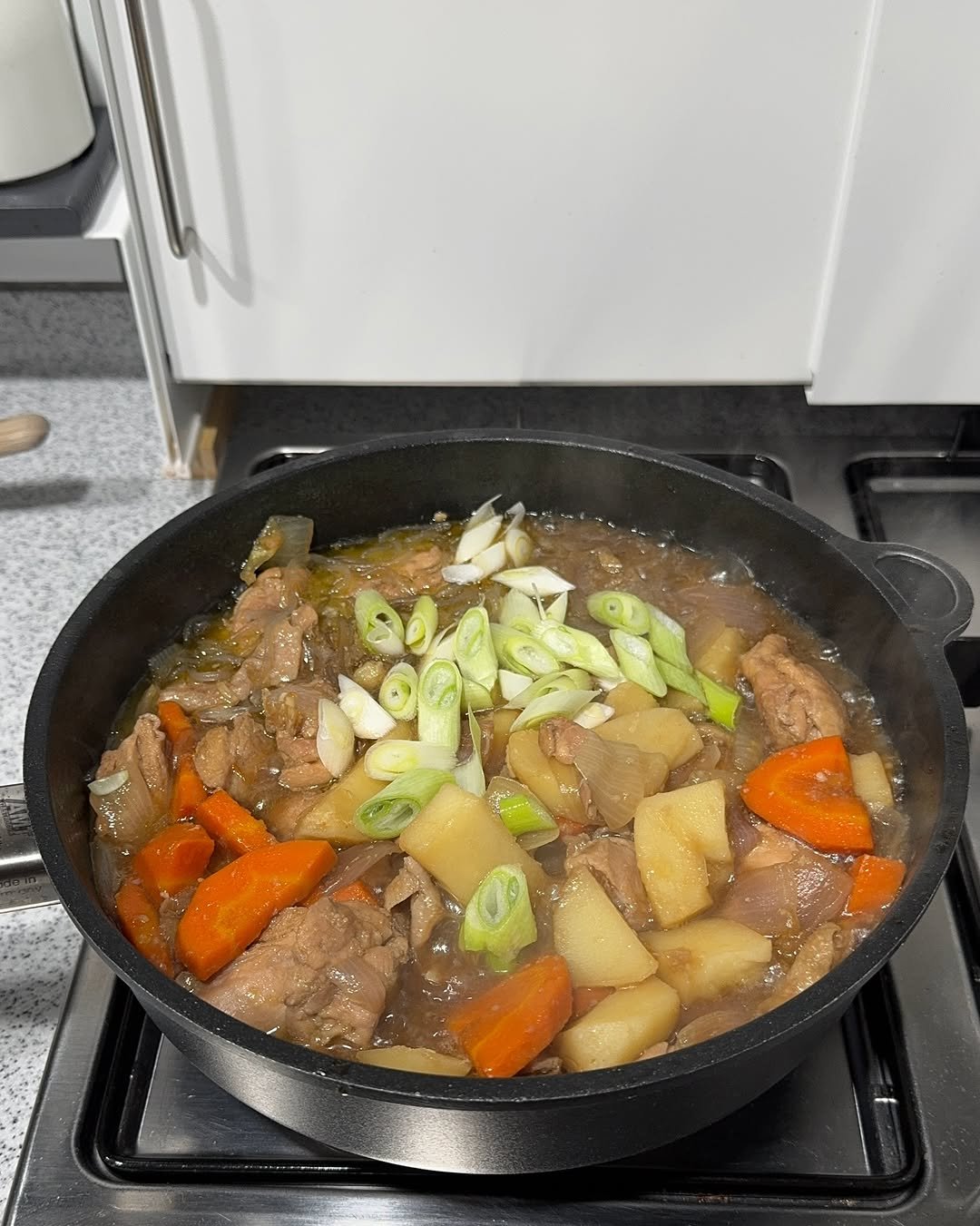 Photo by 리원이네 집밥🌻|| 집밥레시피 || 살림꼼수 on November 02, 2025. May be an image of stew, vegetable, pot and text.