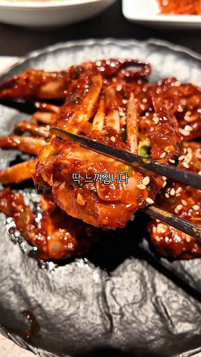 rjungcall 게시물 이미지: 대마 씨앗 소금에 찍어먹는 돼지 생갈비 궁합이 예사롭지 않다
뼈를 띁어야 제 맛인데...