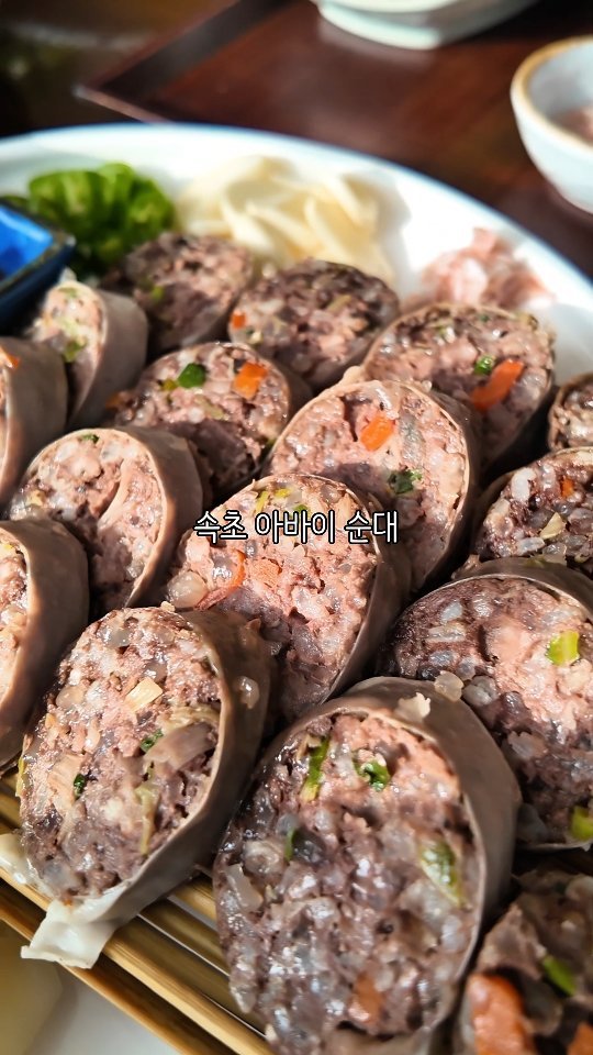 rjungcall 게시물 이미지: 애호박 돼지전골 강민경 실신
고수랑 보쌈같이 드셔보십셔 나도 실신
아바이순대는 그냥...