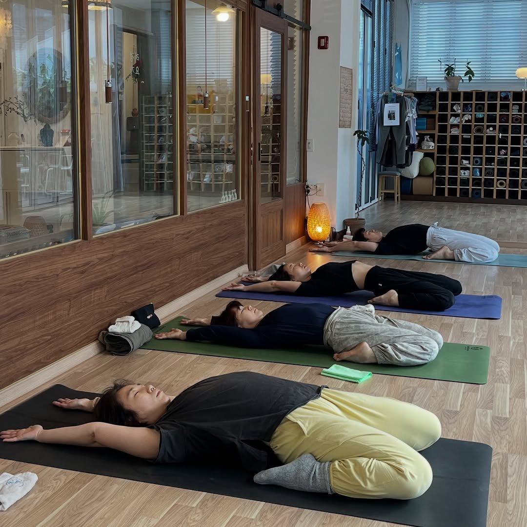 Photo by 려경 요가 on December 27, 2025. May be an image of yoga and text.