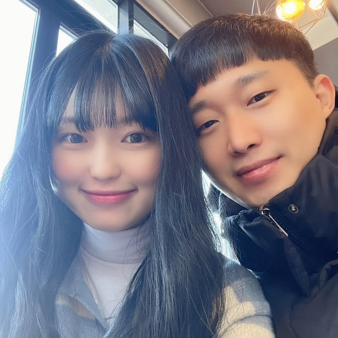Photo by 기아한화커플⚾️ on November 10, 2025. May be a selfie of one or more people, hair and text.