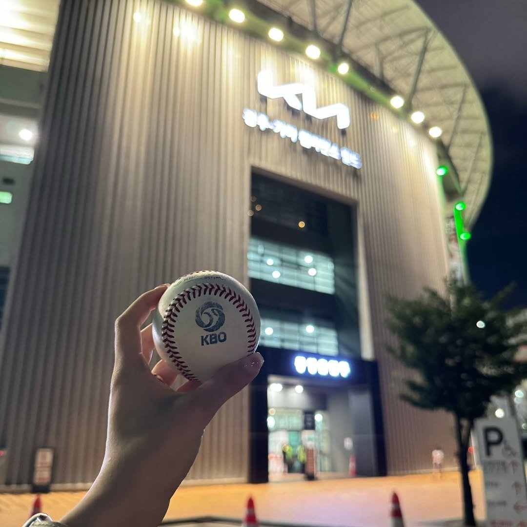 Photo by 기아한화커플⚾️ on July 22, 2025. May be an image of baseball, scoreboard and text.