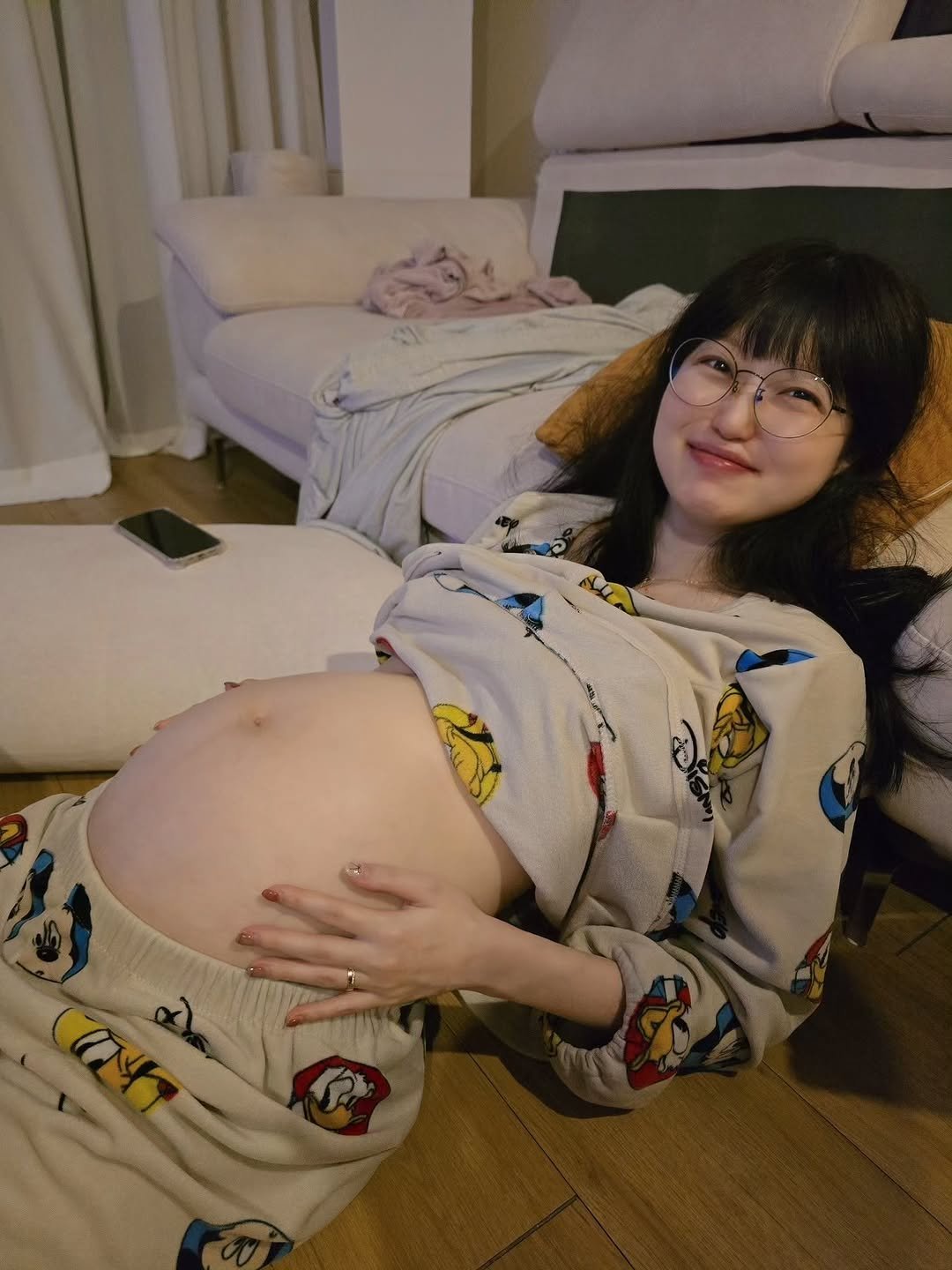 Photo by 기아한화커플⚾️ on November 28, 2025. May be an image of bath robe and text.