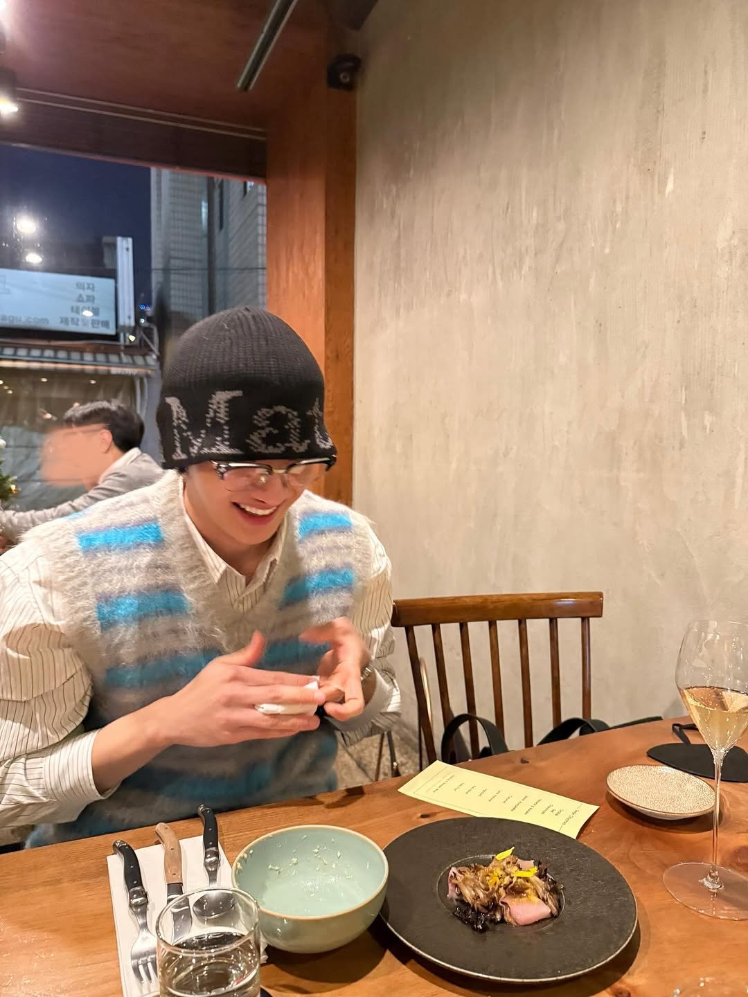 Photo by 김재원 on December 29, 2025. May be an image of bolo tie and text.