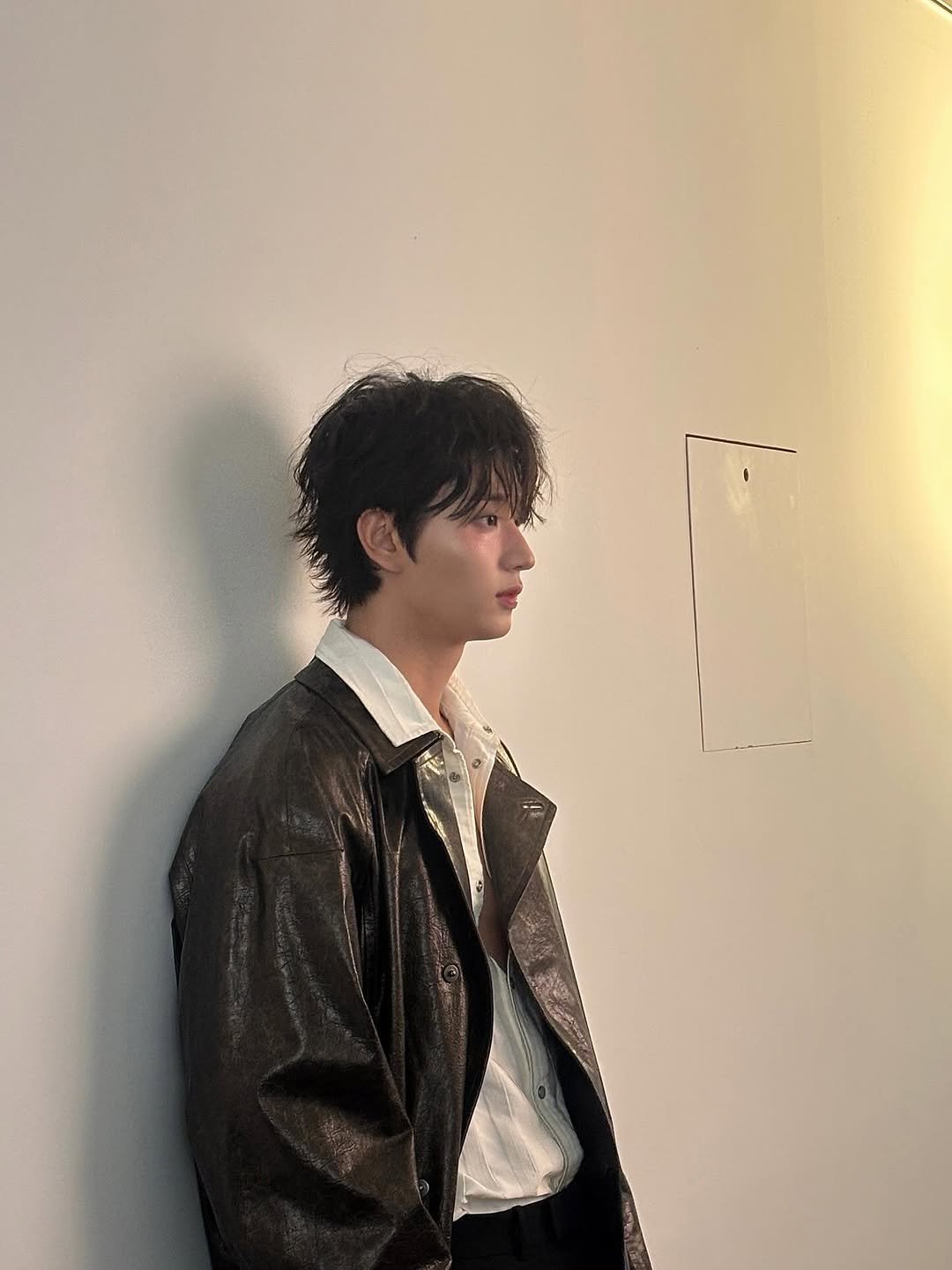 Photo by 김재원 on December 19, 2025. May be an image of one or more people, hair, bolo tie and text.