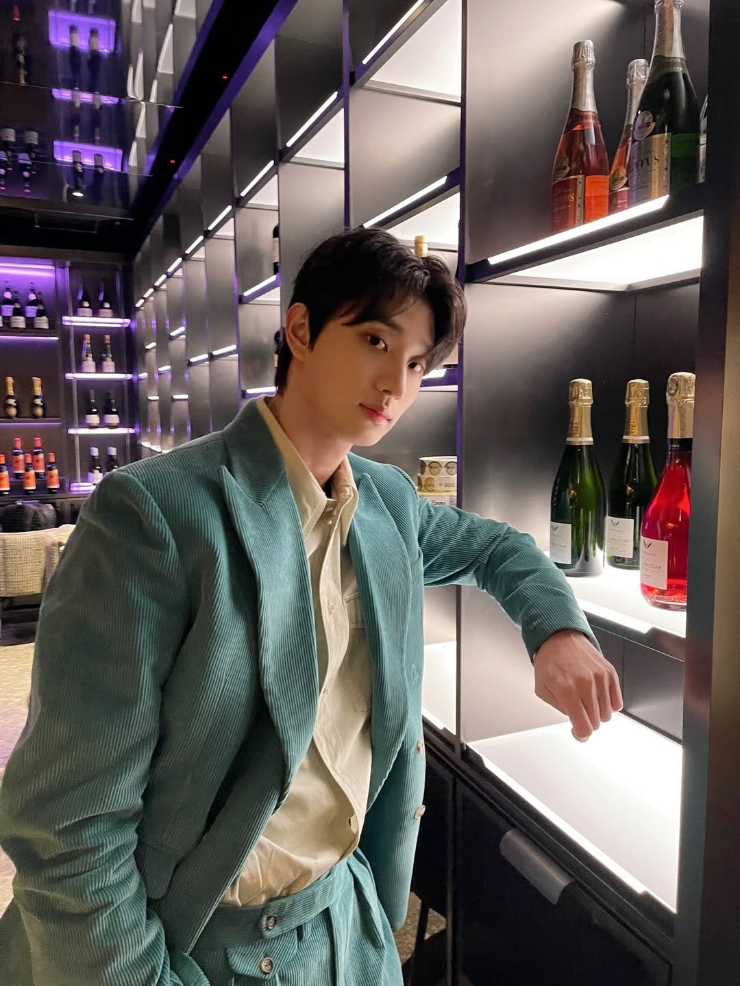 Photo shared by 김재원 on February 15, 2026 tagging @netflixkr. May be an image of suit, bolo tie, dinner jacket, blazer and text.