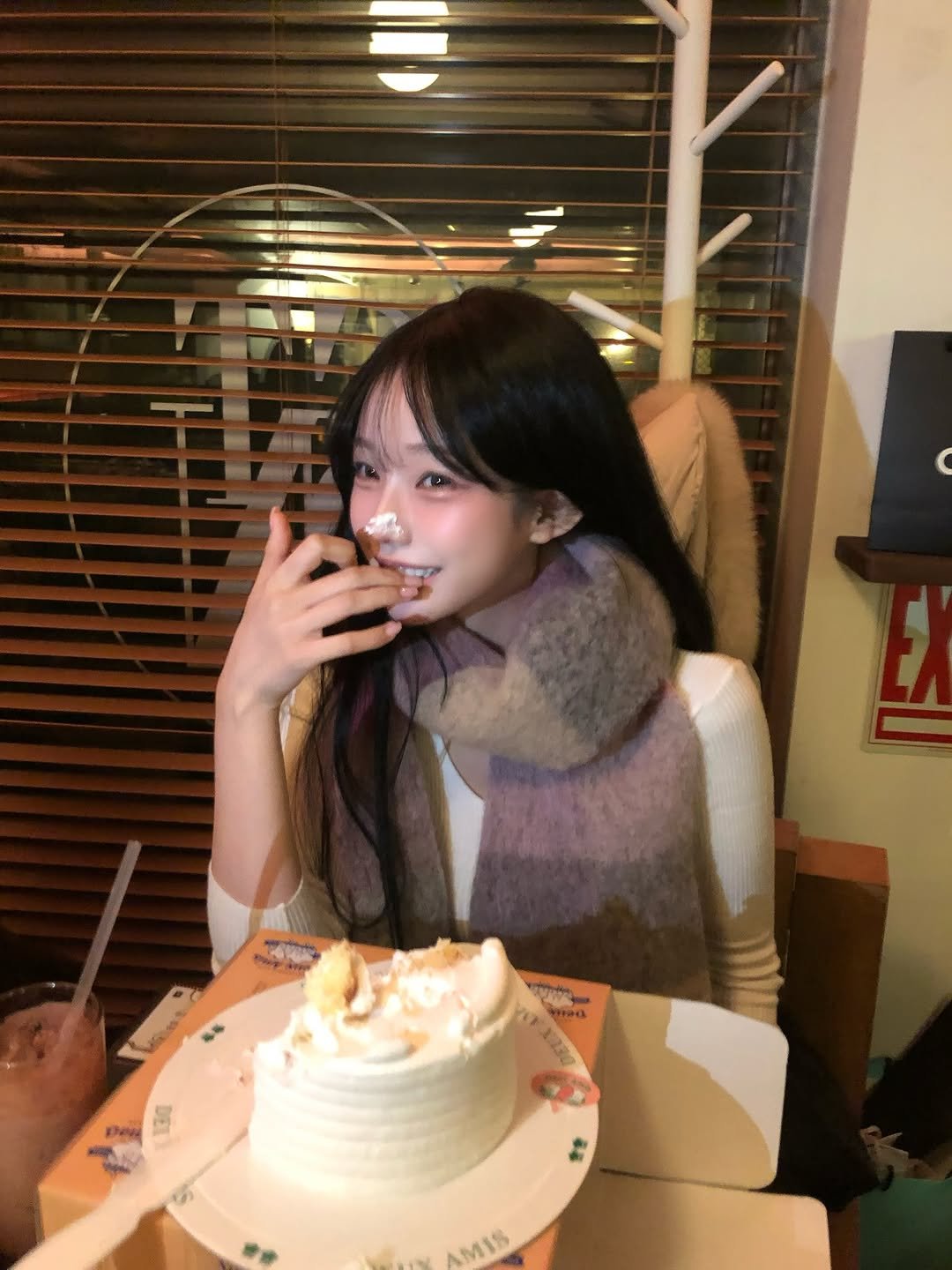 rloxrna 게시물 이미지: 사랑하는 가족과 친구들과 행복했던 23번째 생일..♥️ #0104