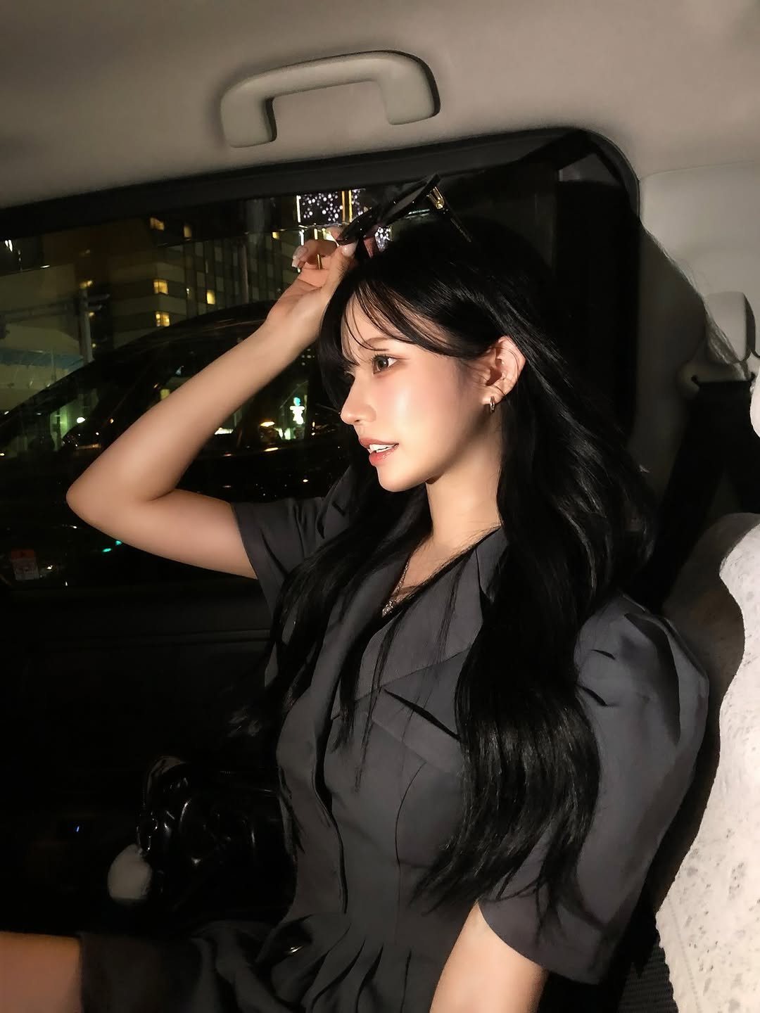 Photo by 은방울 on August 26, 2025. May be an image of 1 person, hair, night and text.
