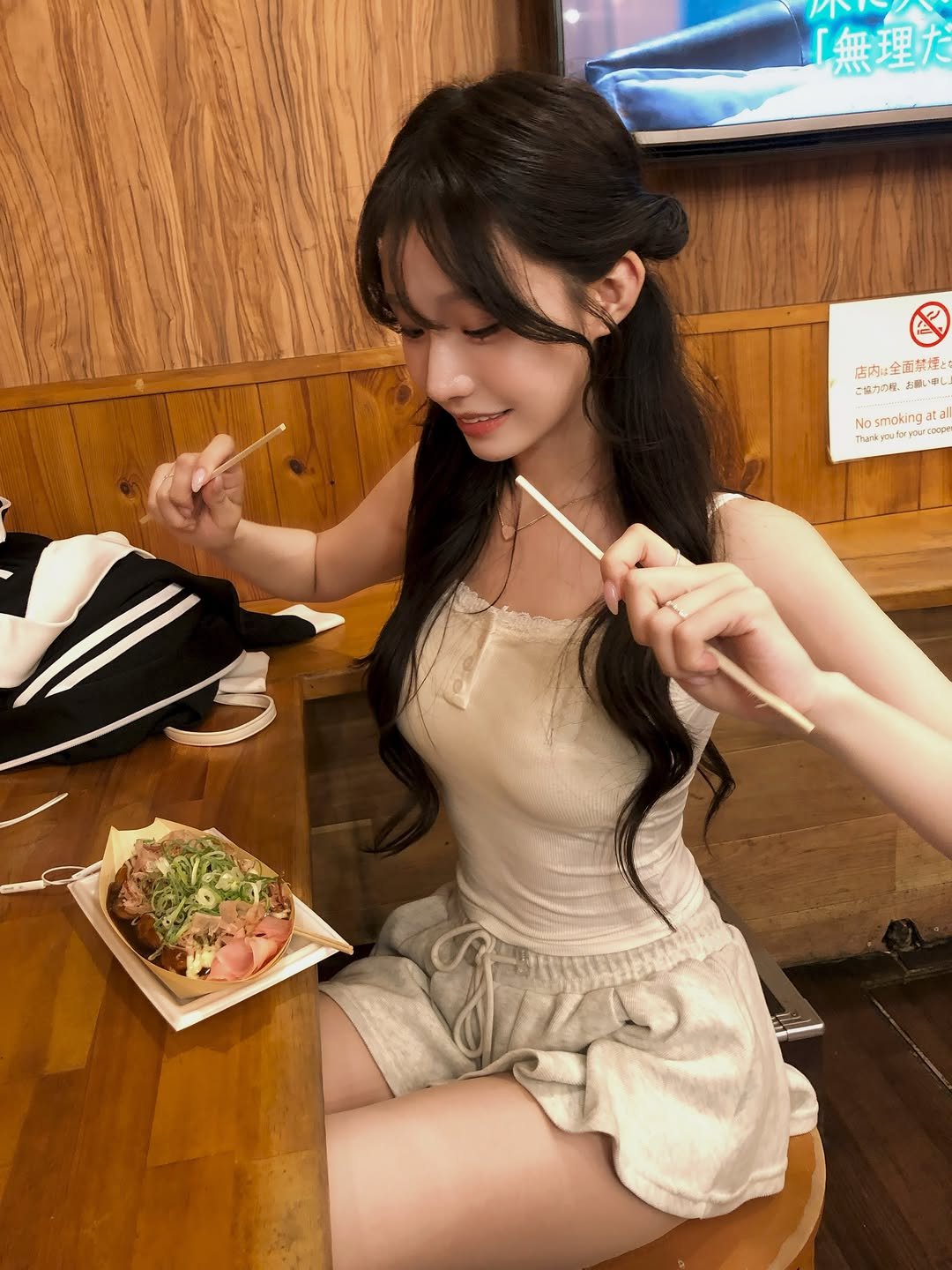 rloxrna 게시물 이미지: 오사카 명물 타코야끼를 먹었어요

오사카에 갇힌지 4일차

너무너무 더워서 낮에...