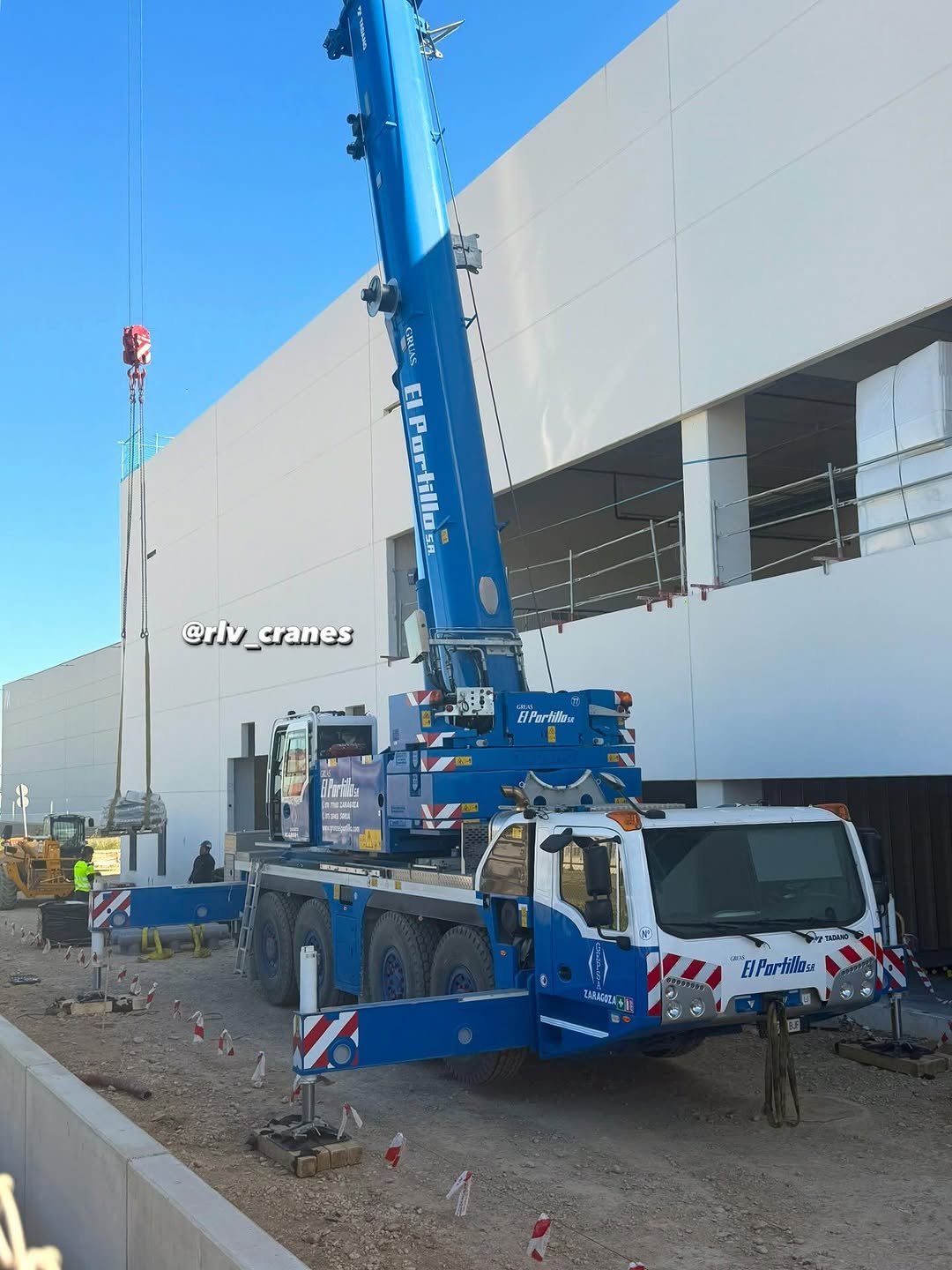 rlv_cranes 게시물 이미지: Tadano Demag AC 4.080 

Grúas El Portillo...