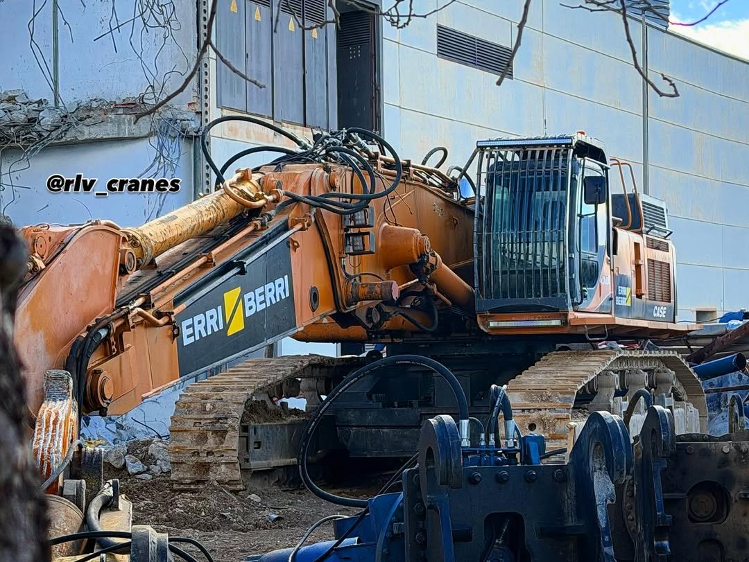 Photo shared by Renato on February 06, 2026 tagging @casece.eu. May be an image of scraper, crane and text that says '@rlv @rlv_cranes cranes ERRI ERRIBERRI ERRI BERRI CASE'.