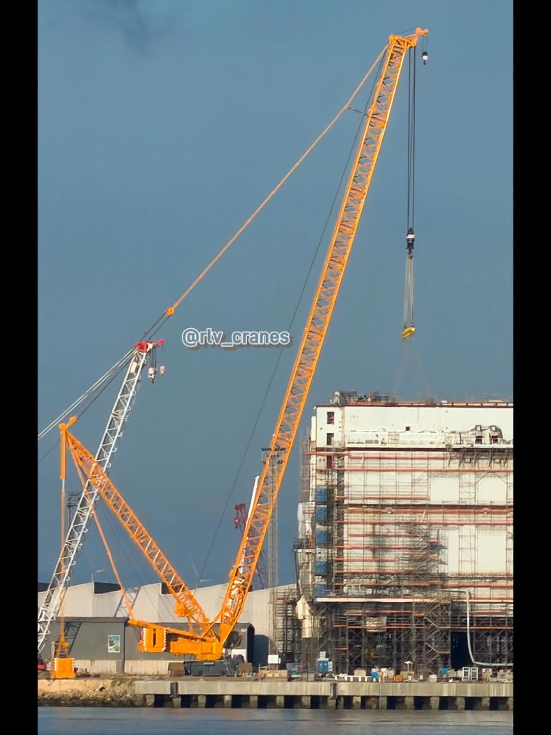 rlv_cranes 게시물 이미지: Liebherr LR 11350

Dragados...