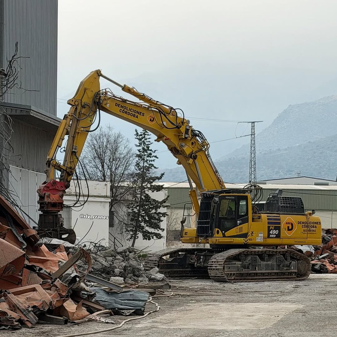 Photo by Renato on February 17, 2026. May be an image of crane and text.