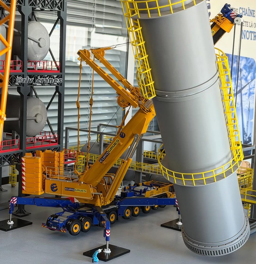 rlv_cranes 게시물 이미지: Terex Demag AC700/9 EUROGRUES

Refinery...