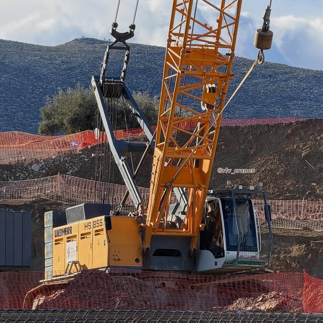 Photo by Renato on January 07, 2026. May be an image of crane and text.