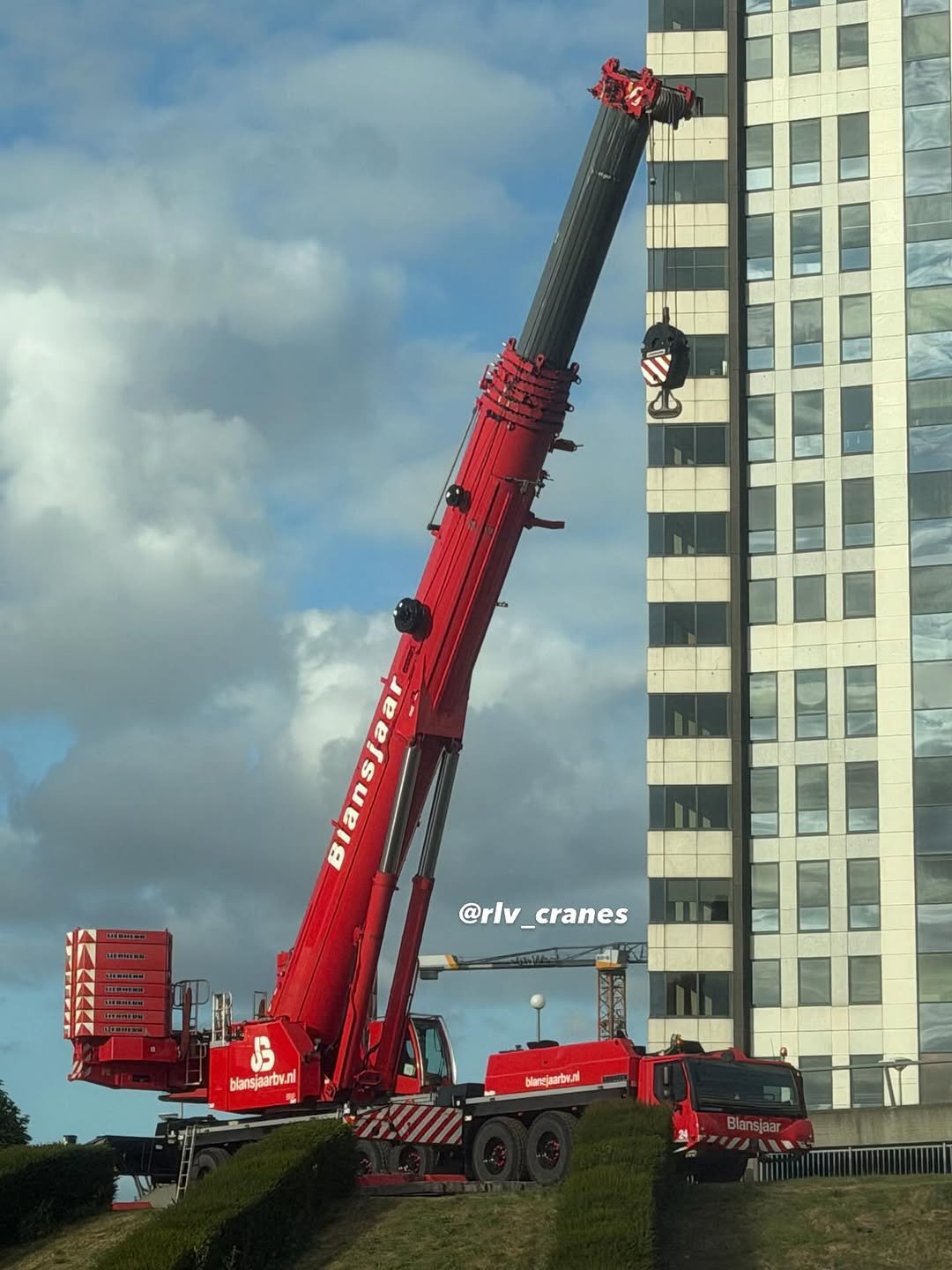 rlv_cranes 게시물 이미지: Liebherr LTM 1450-8.1

Blansjaar 🔴

#liebherr...