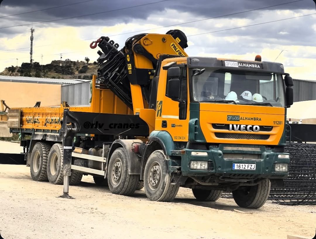 rlv_cranes 게시물 이미지: Iveco 8x4 + Palfinger 

Grúas Alhambra...
