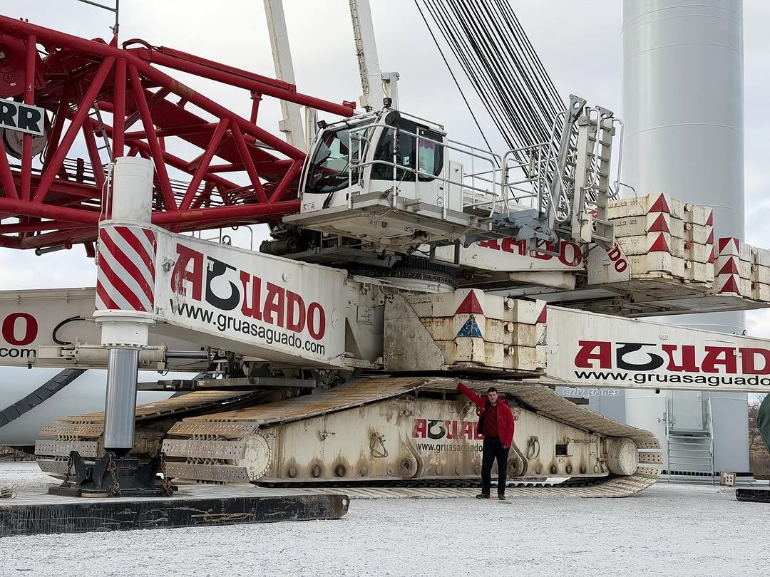 Photo by Renato on January 02, 2026. May be an image of ‎generator, scraper, crane and ‎text that says '‎JUN 無二 IIA ㅈ고 O com AGUADO www.gruasstlado www. .gruasaguado.com .com ف www. www.gruasaguado grua ruasagı sagı uad Brla.crnes Rly crnes HOLAL wWw. www.griasagi‎'‎‎.