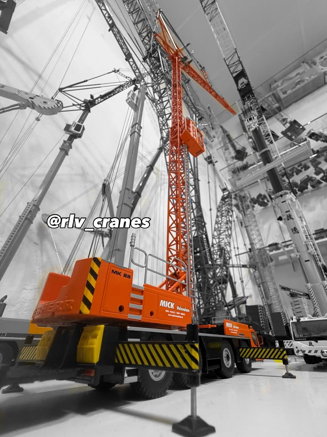 rlv_cranes 게시물 이미지: Liebherr MK 88-4.1 Plus 

Mick 

Model made by...
