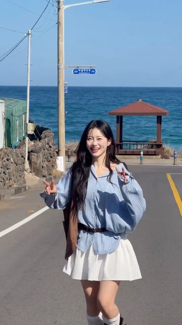 ro.junghwa 게시물 이미지: 지나가시던 도민 할머니에게 칭찬받았다 ✌️✌️
따수운 할머님...