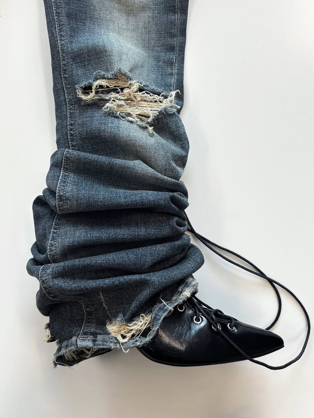 rockcake_ 게시물 이미지: 𝗛𝗘𝗘𝗟 𝗕𝗜𝗧𝗘

Layne Low Rise Bootcut Jeans [Blue]