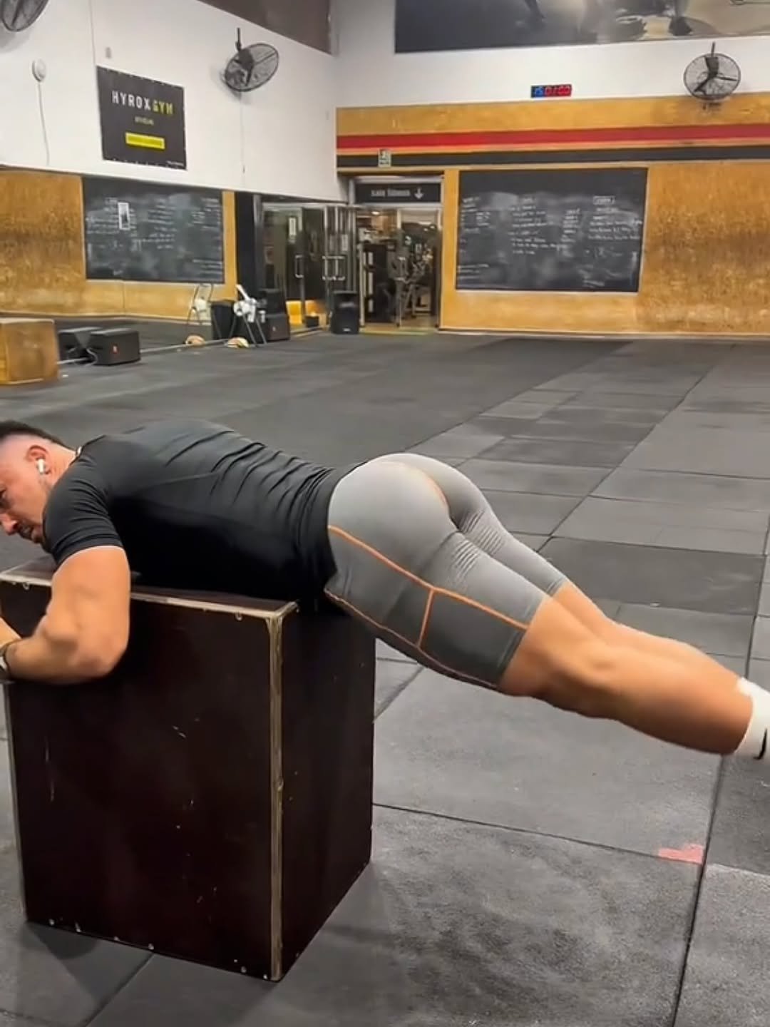 Photo by Rocko on October 20, 2025. May be an image of barbell and text.