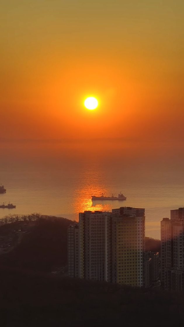 rodionlorax 게시물 이미지: Рассвет с вышки во Владивостоке. Больше...