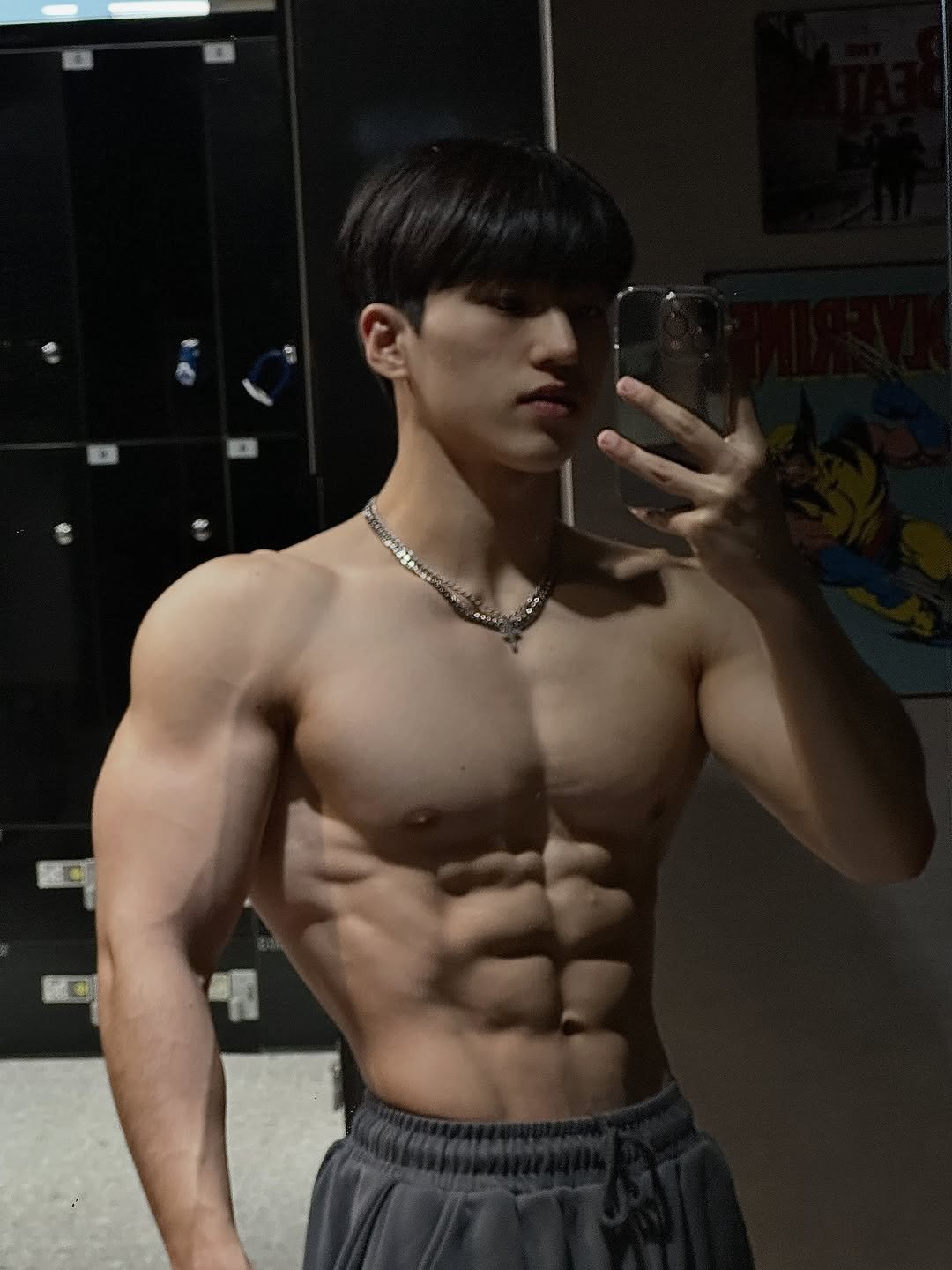 Photo shared by 최승우 on November 09, 2025 tagging @gymcore.club. May be an image of body building.