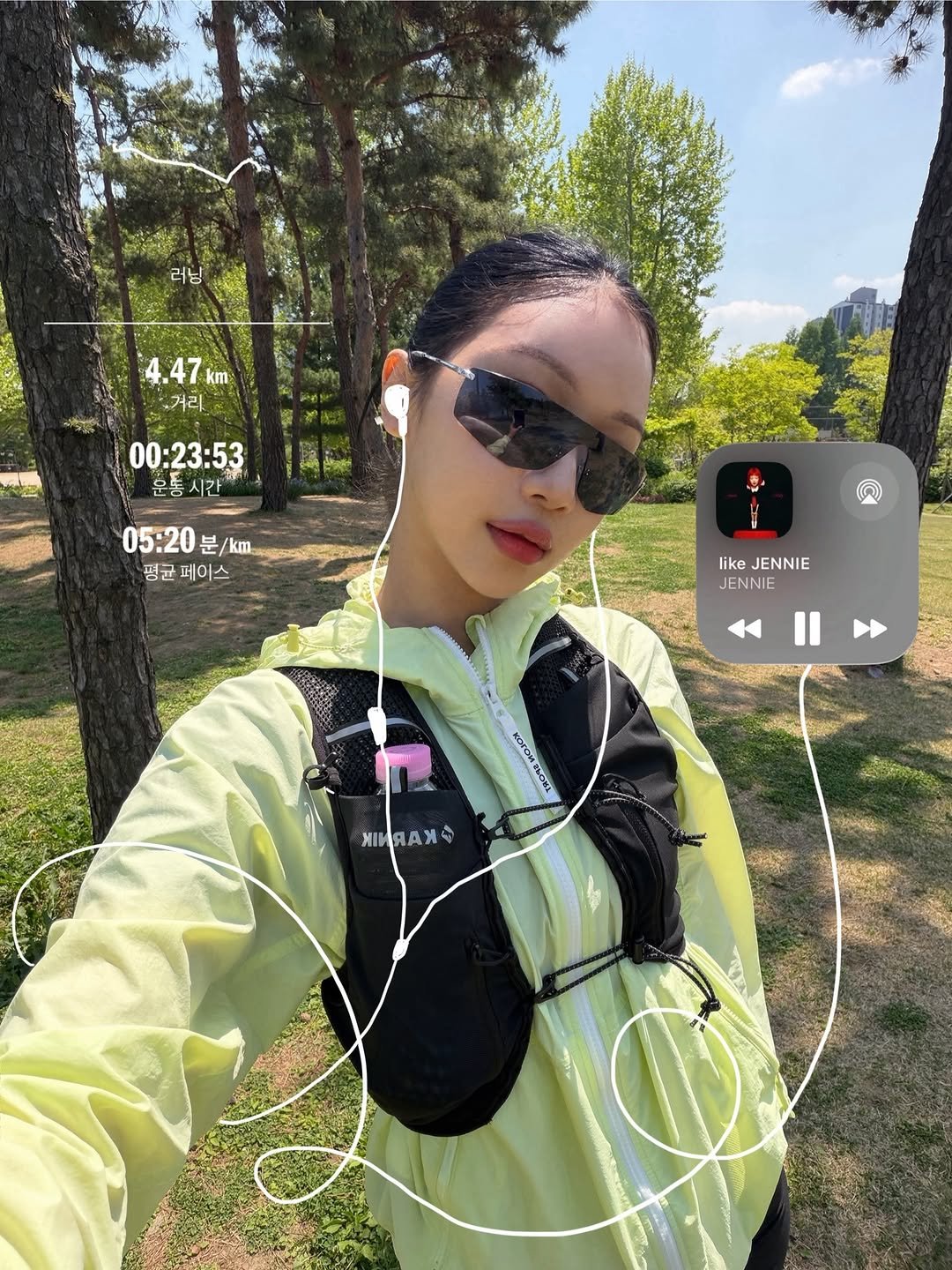 roh.yoonha 게시물 이미지: 레이밴 선글라스를 끼면 달리면 나도 (기분만큼은) 제니가 될 수 잌서❓ ..!!...