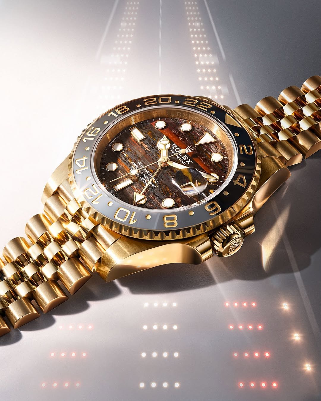 rolex 게시물 이미지: The GMT-Master II. Home time travels with you....