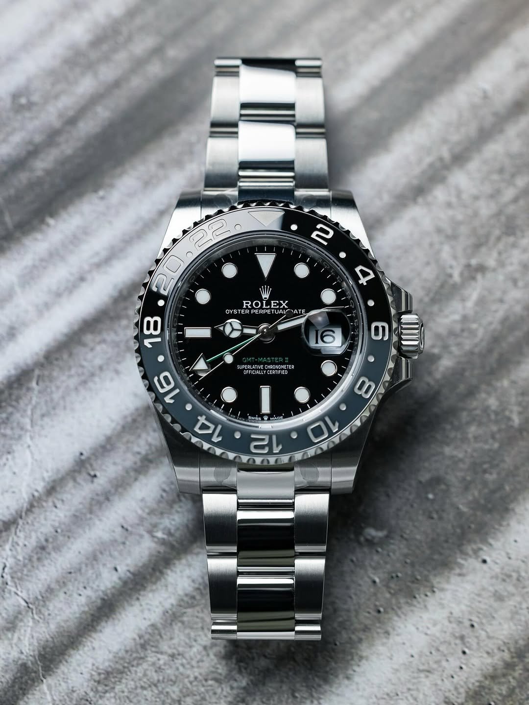 rolexworld_ 게시물 이미지: The GMT Master II “Bruce Wayne” on the Oyster...