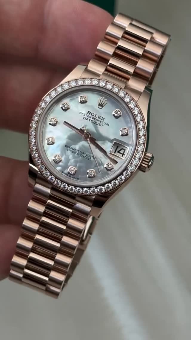 rolexworld_ 게시물 이미지: Unboxing experience of a DateJust 31 in rose...