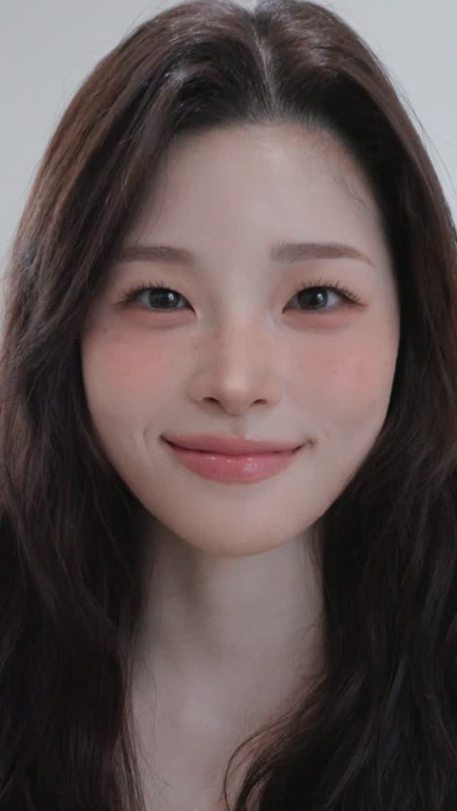 rollingjay_onymakeup 게시물 이미지: 주근깨 콕콕 빈티지 구운복숭아 메이크업 ••🍑
피부보정 한개도 안해도 예쁘죠 ?!...