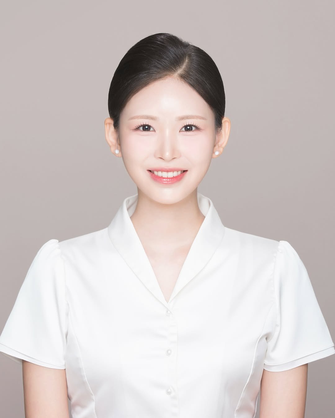 Photo by 롤링제이 메이크업 채원실장 on September 30, 2025. May be an image of 1 person, braids, makeup and text.