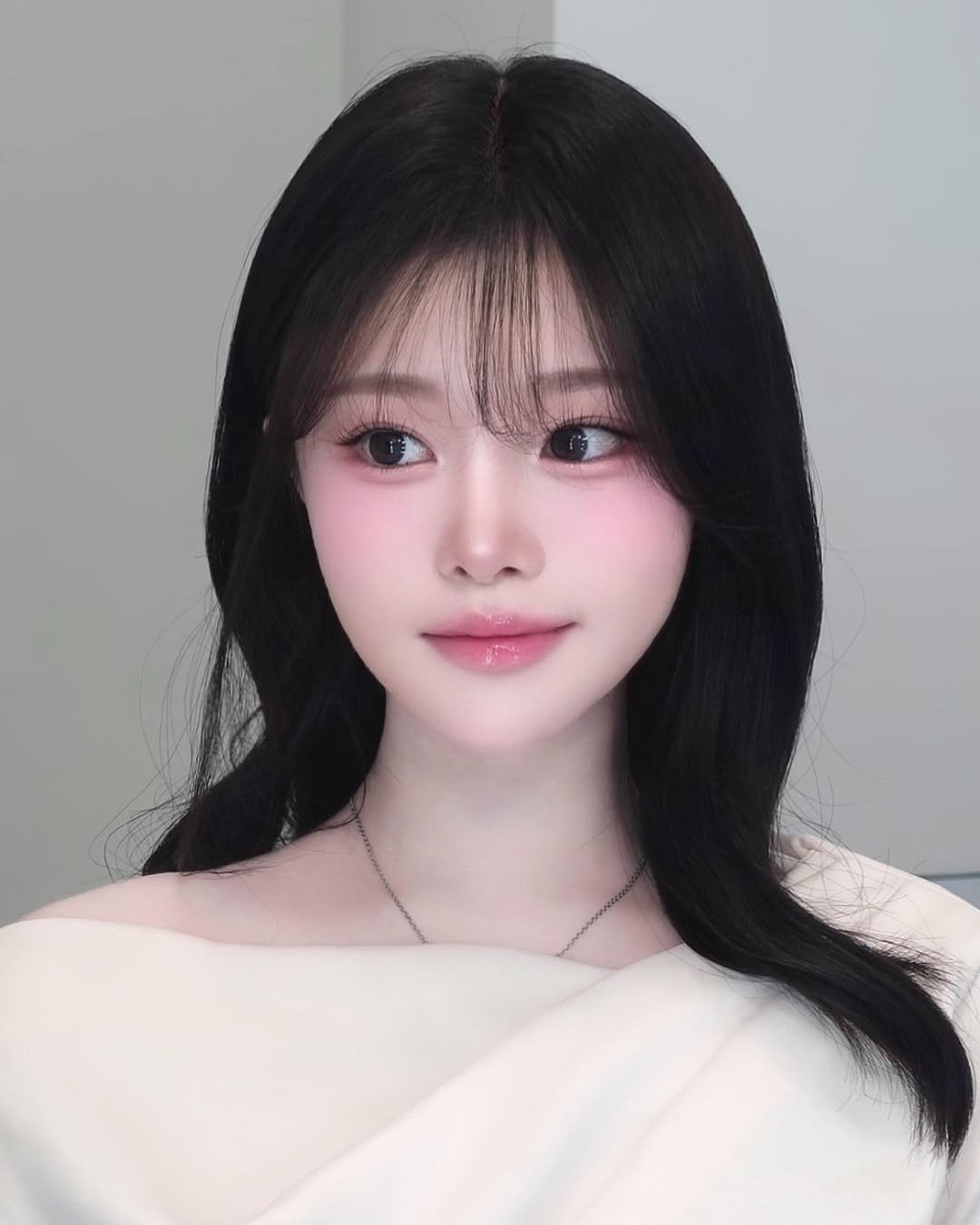 Photo by 롤링제이 메이크업 채원실장 on May 13, 2024.