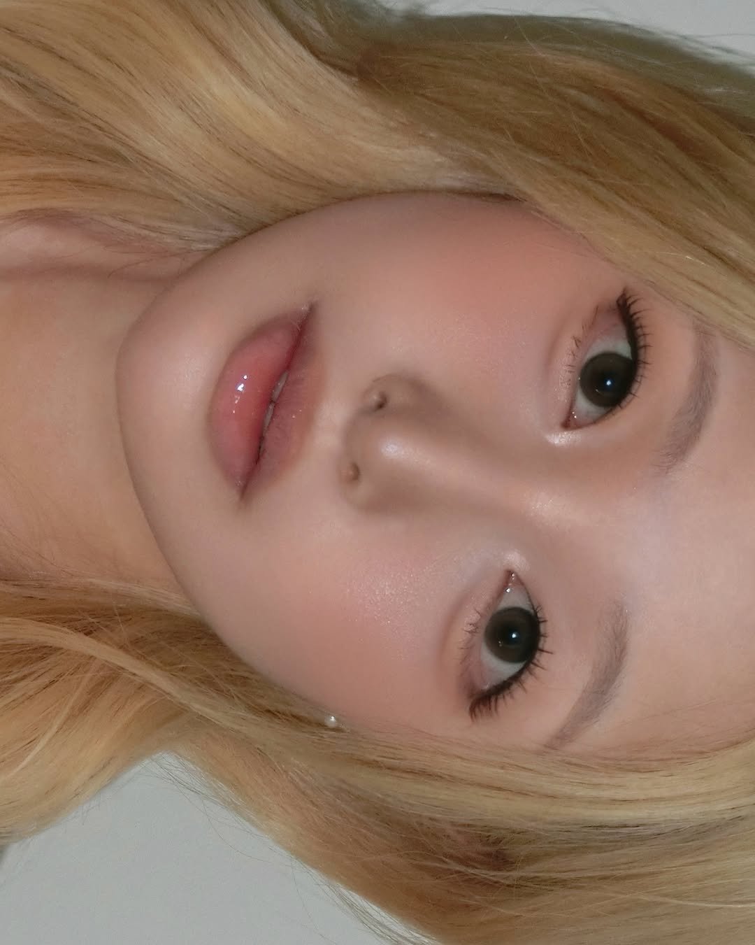 rollingjay_onymakeup 게시물 이미지: 베이지 코랄에 얼기설기 속눈썹 🩰☁️

#makeup ...