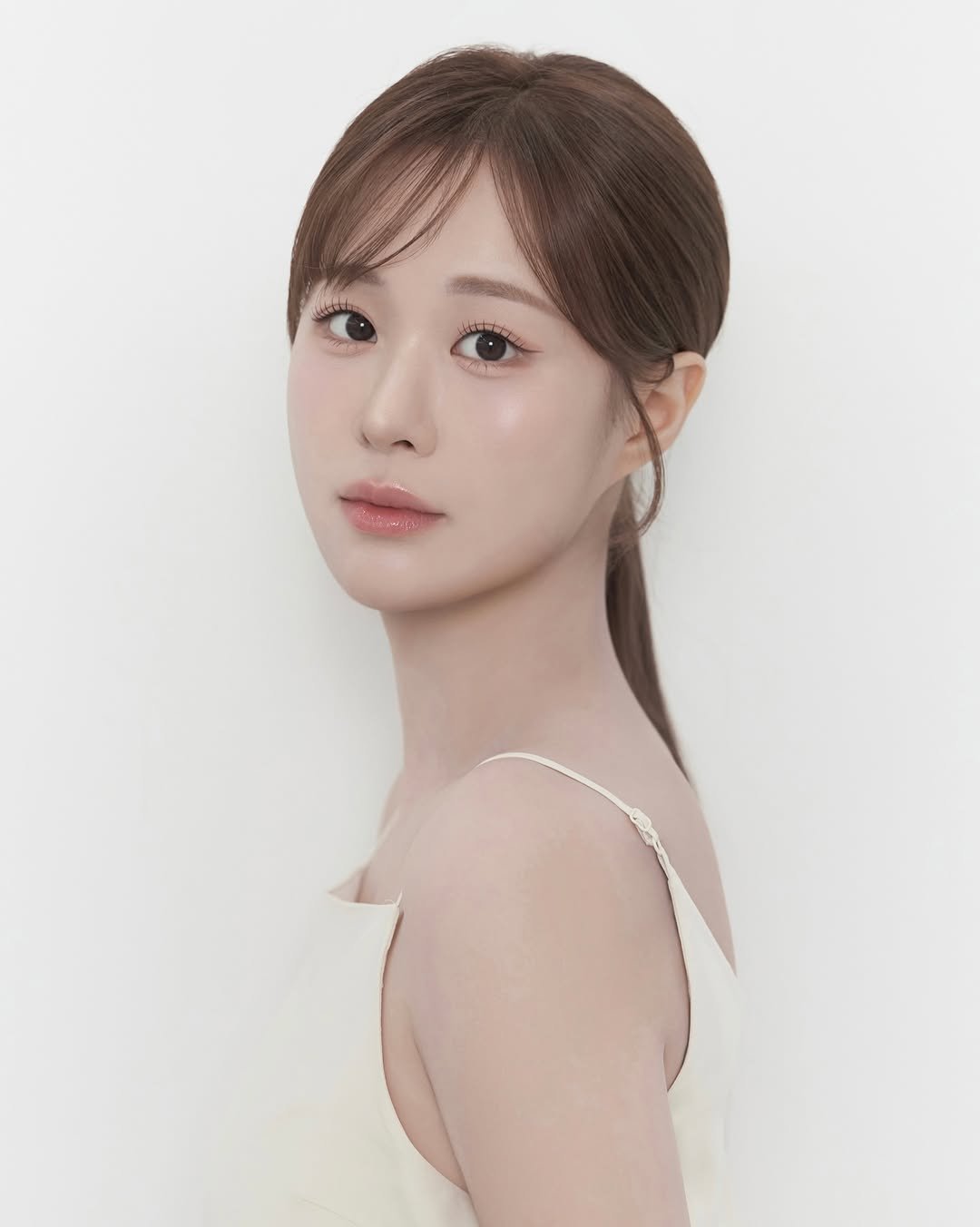 Photo by 롤링제이 메이크업 채원부원장 on April 21, 2026. May be an image of one or more people, braids, makeup and text.