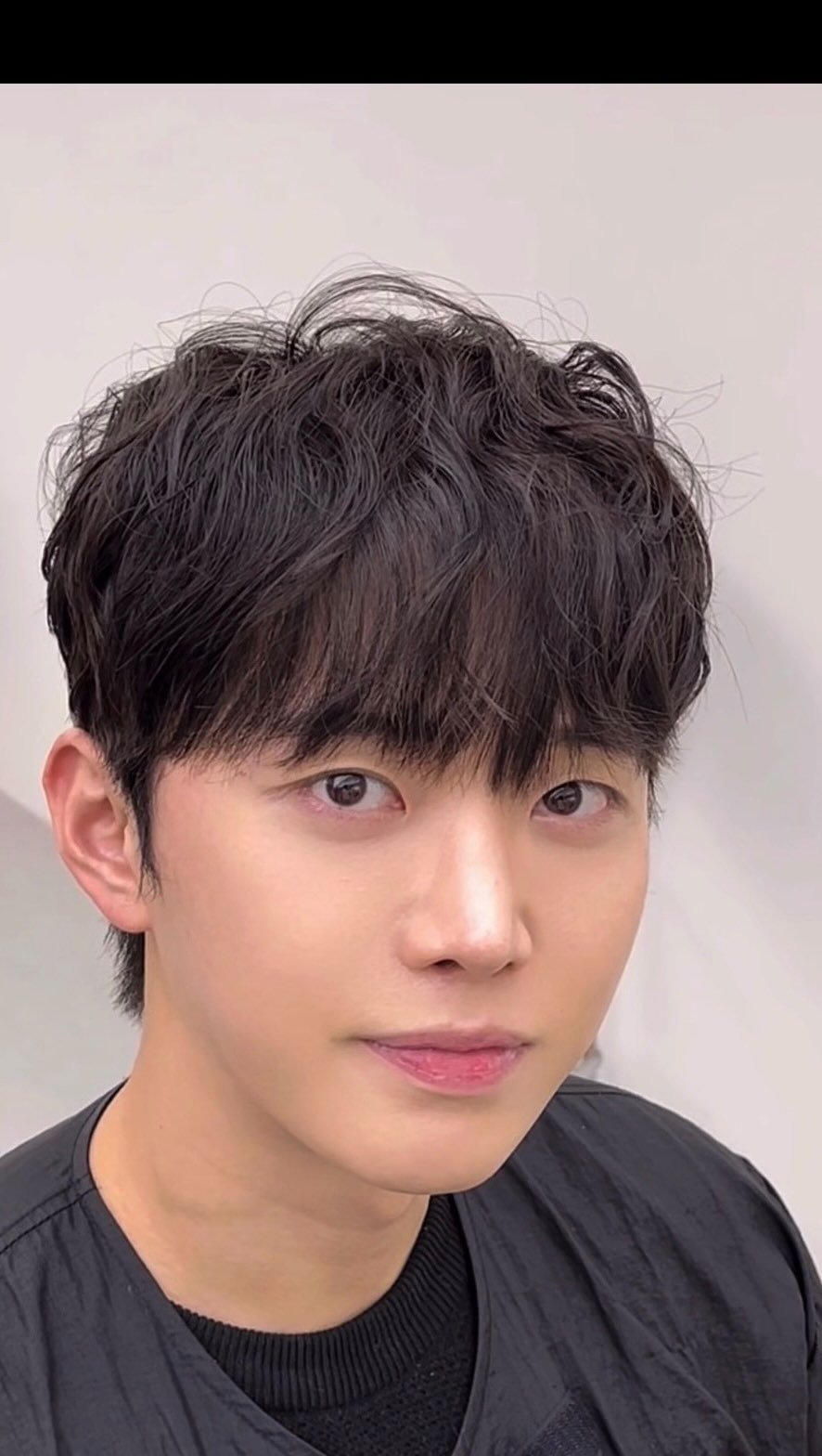 rollingjay_ryul 게시물 이미지: 세계평화를 위해 외모를 감추고 다닌 고객님..🐻
.
.
.
#롤링제이승렬 #헤어컨설팅 #쉐도우펌