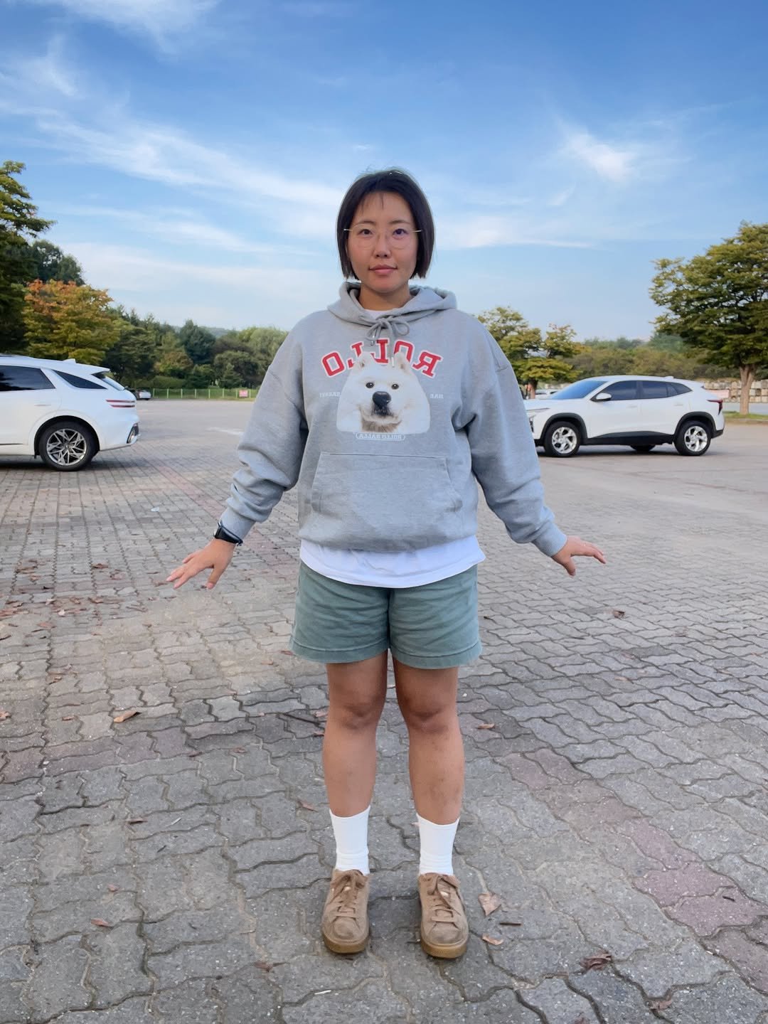 Photo by 롤로랄라 | 내새끼굿즈에 진심. 열심. 초심🔥 on September 26, 2025. May be an image of 1 person, standing, parka, sweater, shorts, sweatpants, sweatshirt and text.