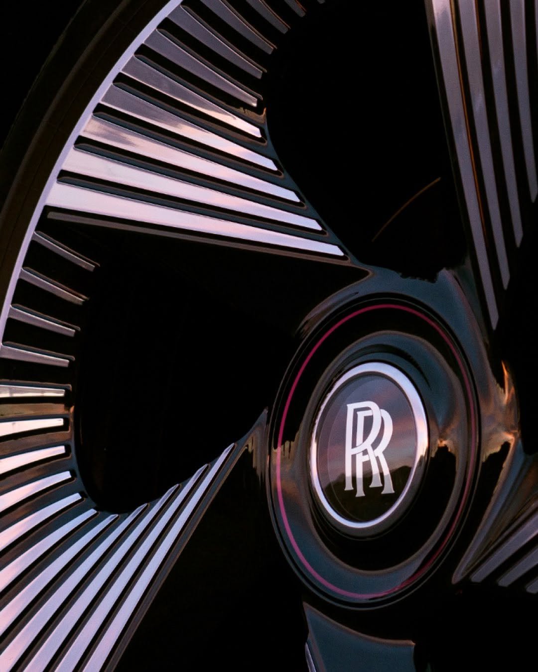 rollsroycecars 게시물 이미지: Some arrivals are observed. Others are...