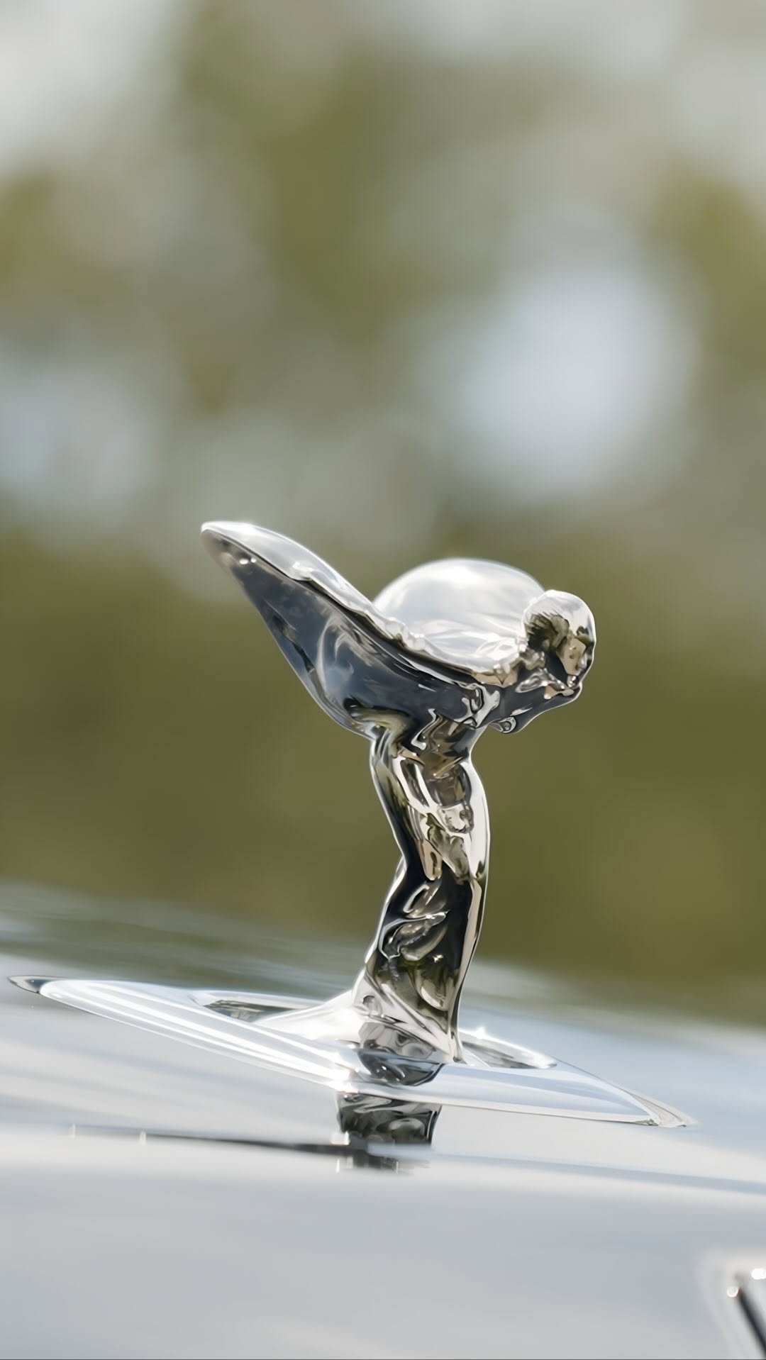 rollsroycecars 게시물 이미지: A super coupé of sculptural elegance, Spectre...