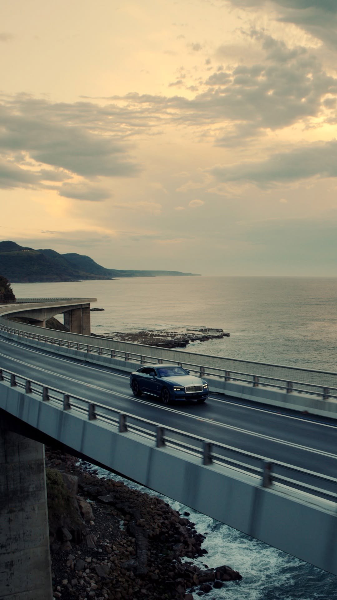 rollsroycecarsapac 게시물 이미지: Spectre moves between worlds — from the rhythm...