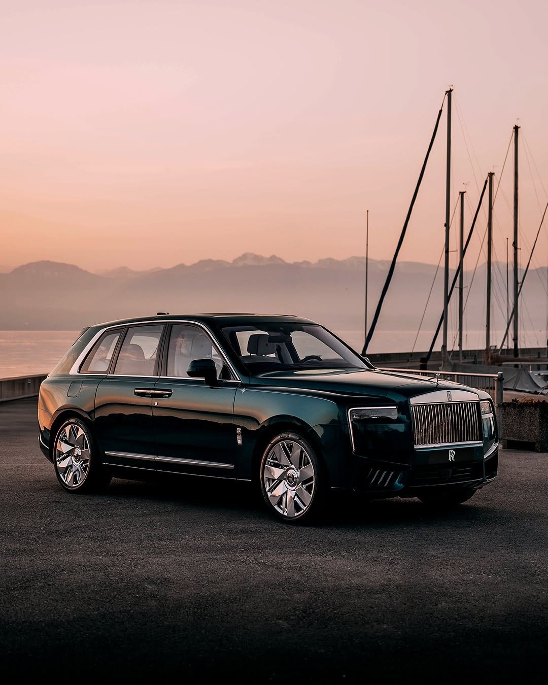 rollsroycecarsapac 게시물 이미지: Within Cullinan Yachting, every surface...