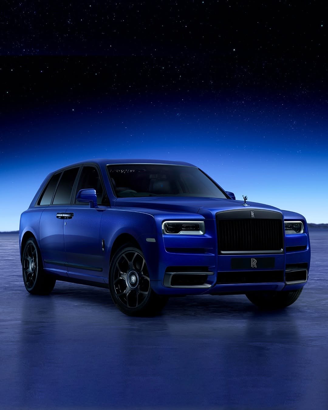rollsroycecarsapac 게시물 이미지: Black Badge Cullinan Blue Shadow charts a...