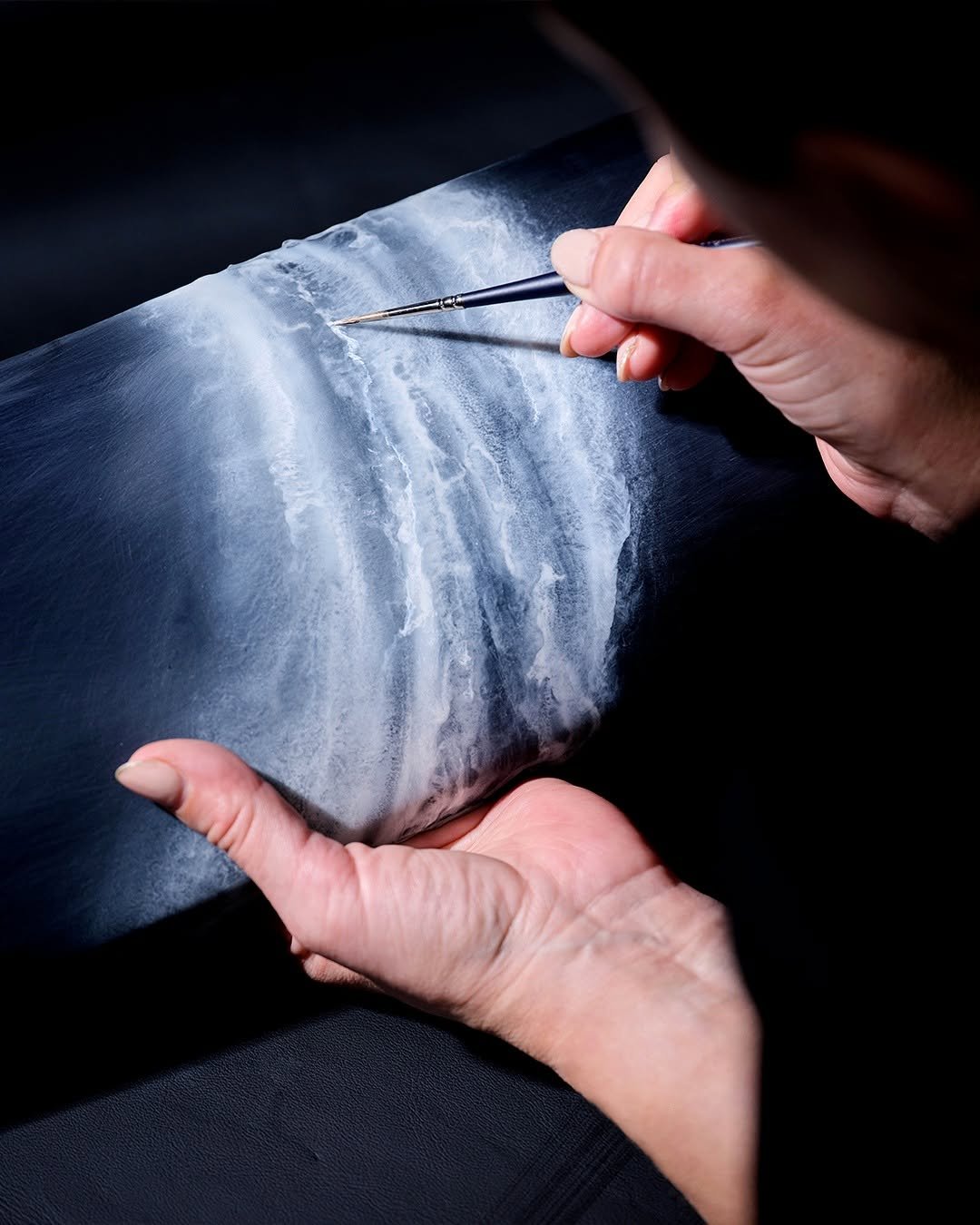 rollsroycecarsapac 게시물 이미지: Hand-painted onto the fascia, a Bespoke...