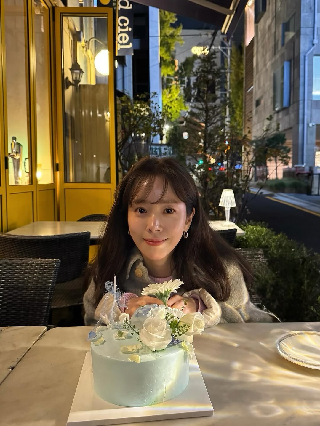 Photo by Han jimin 🫧 on November 06, 2025. May be an image of dessert, white lily and text.