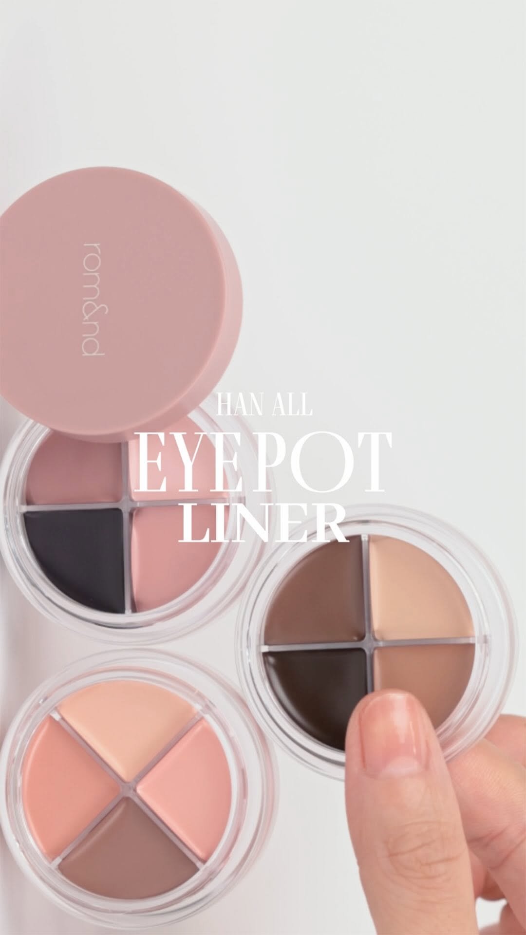 romandyou 게시물 이미지: ⠀
한 팟으로 완성하는 비현실적 눈매 확장 
드디어 오늘 공식몰&지그재그에 런칭 된...