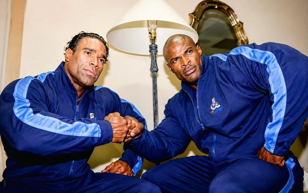 ronniecoleman8 게시물 이미지: My boy @kevinlevrone and I had some off the...